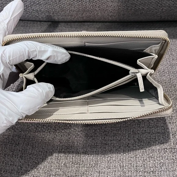 Authentic Gucci Guccissima Ivory Leather long zip around wallet - Picture 9 of 16
